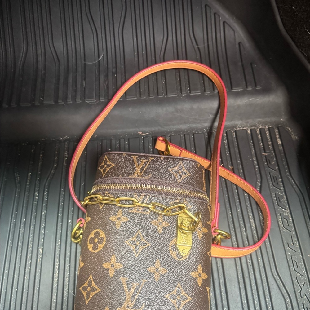 Louis Vuitton phone bag - Picture 3 of 4